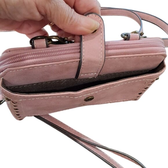 b.o.c. Small Blush Crossbody Wallet/Bag w/wristlet strap - Picture 3 of 10